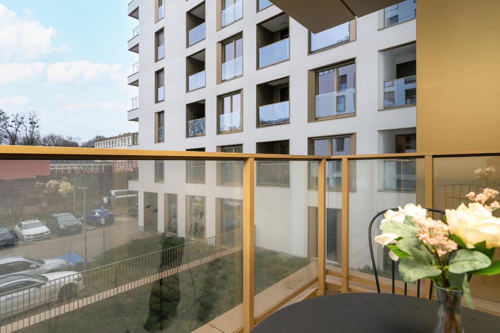 City Center Apartments With Gym & Free Garage Poznan By Noclegi Renters Exterior photo